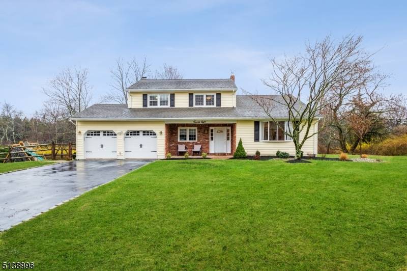 28 Sturwood Dr, Hillsborough Twp., NJ 08844