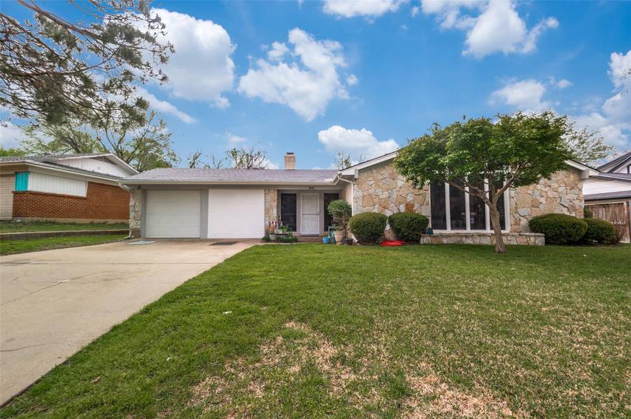 940 Charleston Drive, Bedford, TX 76022