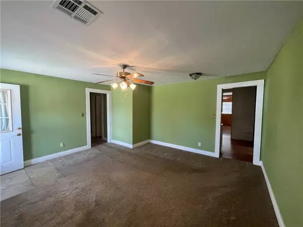 Seminole, OK 74868,305 W Russell Avenue