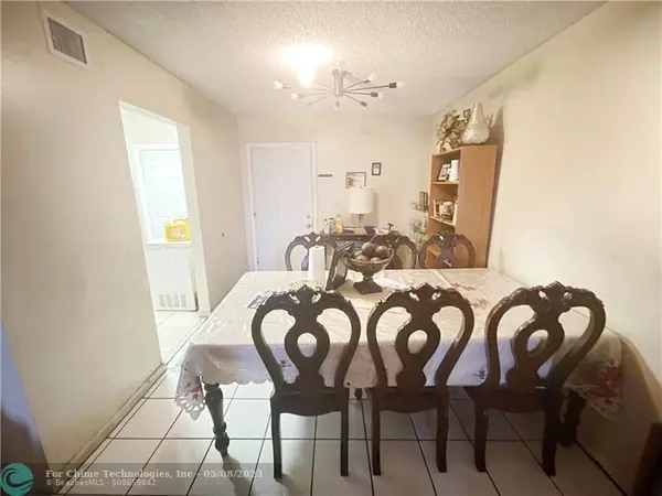 Lauderdale Lakes, FL 33311,3710 NW 21st St  #209