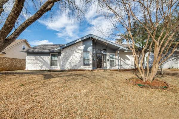 1705 Larkspur Drive,  Arlington,  TX 76013