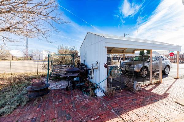 309 E Sammy Baugh Avenue, Rotan, TX 79546