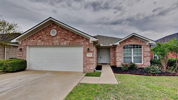 7229 Specklebelly Lane, Fort Worth, TX 76120