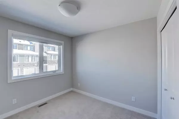 Calgary, AB T3B 6L6,908 Crestridge Common SW