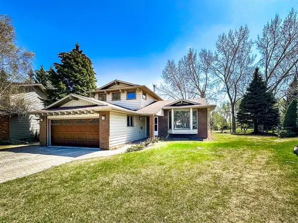 Calgary, AB T3B 3B8,324 Varsity Estates PL NW