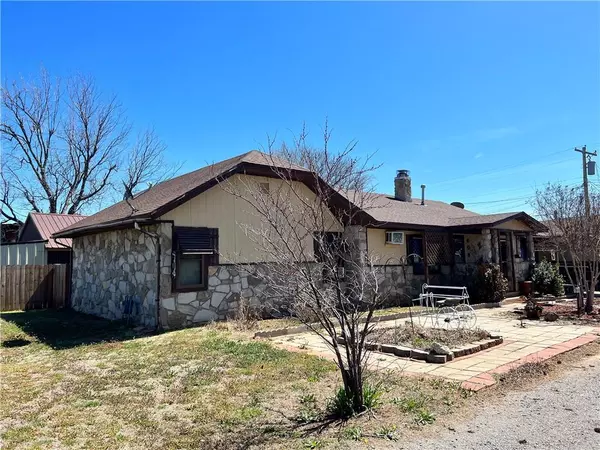 606 E Normal, Cordell, OK 73632