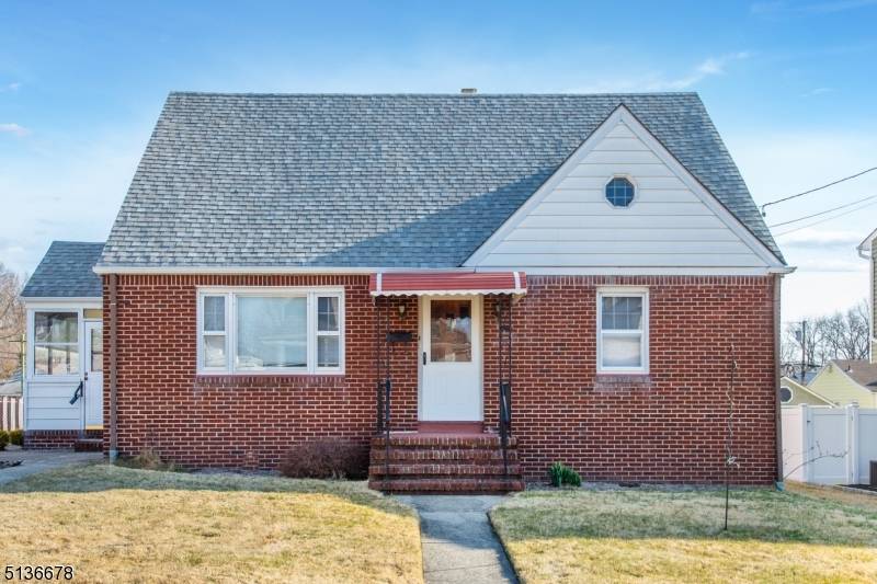 110 Hobart Pl, Totowa Boro, NJ 07512