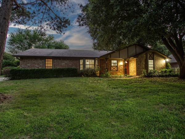 111 Oak Ridge Drive, Keene, TX 76031