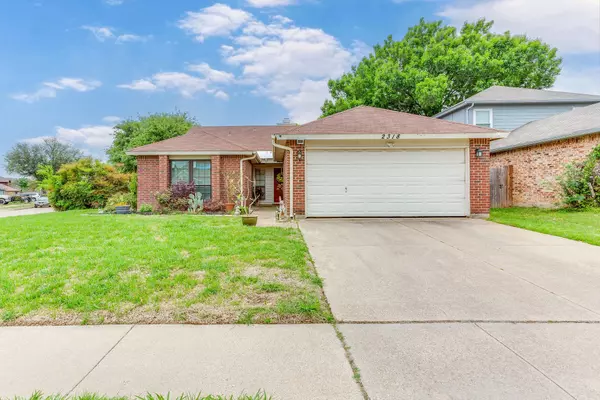 2318 Clareton Drive, Arlington, TX 76018