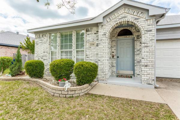 2208 Wildwood Lane,  Denton,  TX 76210