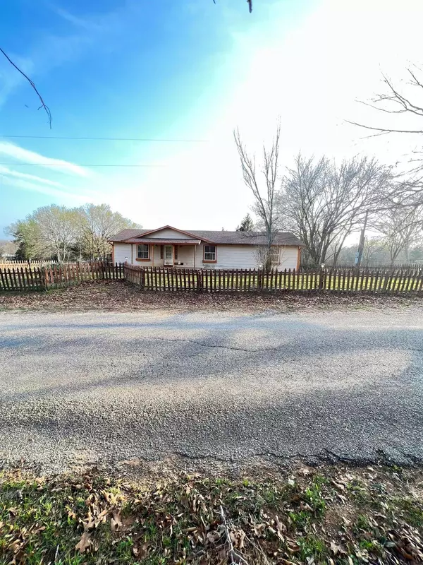 1900 Arthur Road,  Denison,  TX 75021