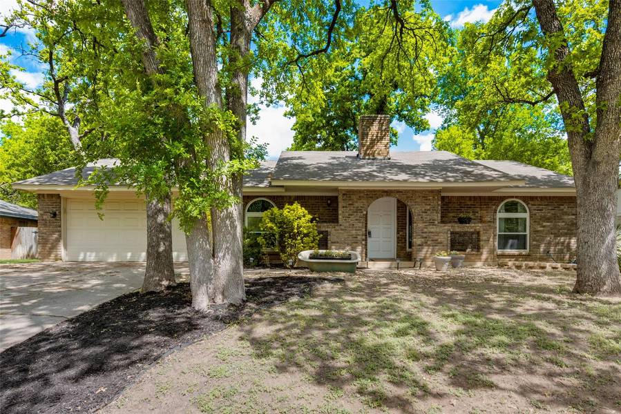 2834 Oak Forest Drive, Grapevine, TX 76051