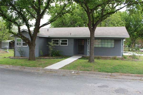 807 Roberts Street, Bowie, TX 76230