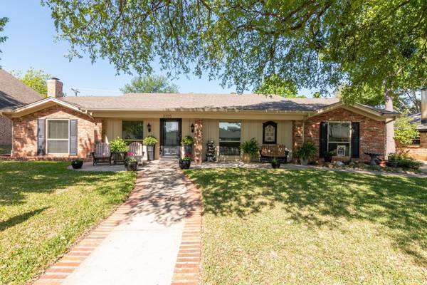 2325 Lakeview Drive,  Bedford,  TX 76021