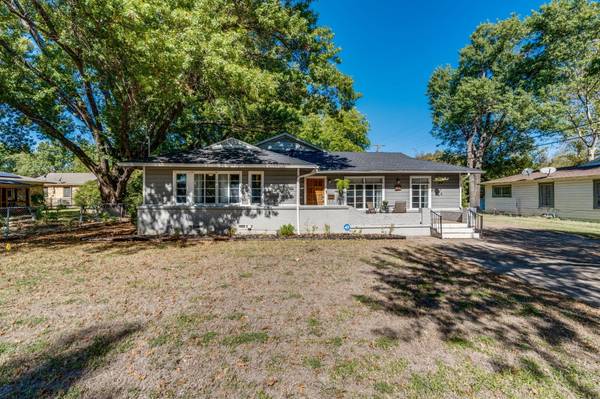 101 Charlotte Avenue, Waxahachie, TX 75165