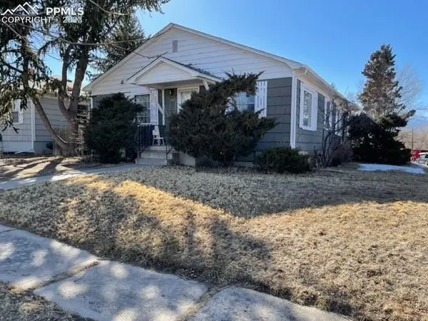 1009 E Caramillo ST, Colorado Springs, CO 80903