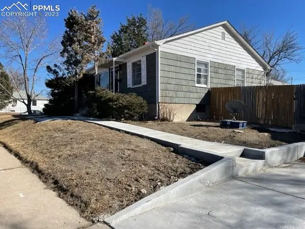 1009 E Caramillo ST, Colorado Springs, CO 80903