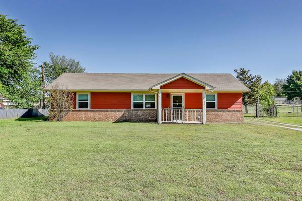 255 E Ladybird Lane, Reno, TX 76020