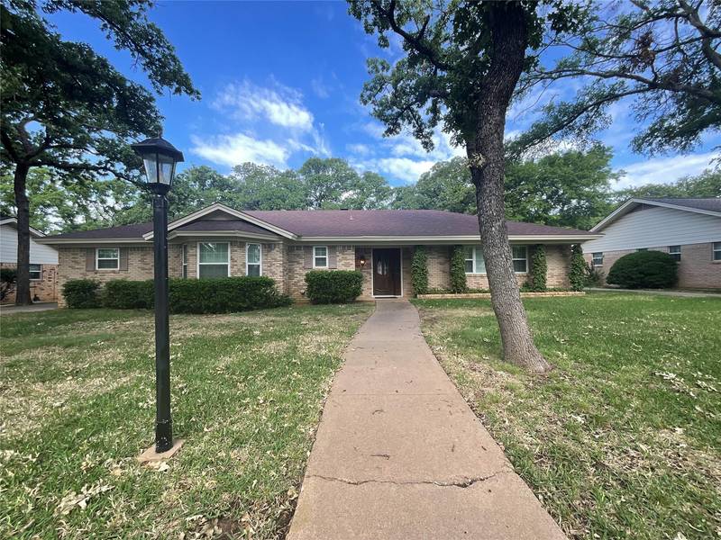 2113 Stratford Drive, Bedford, TX 76021