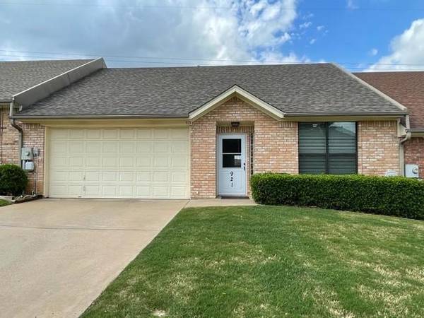 921 Heather Court, Weatherford, TX 76086