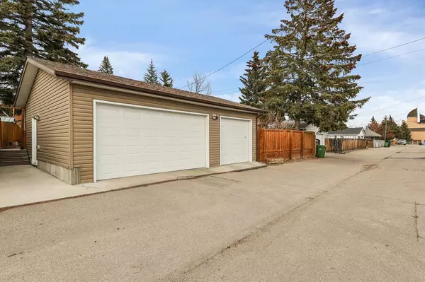 Calgary, AB T3E 5B8,432 Glamorgan CRES SW