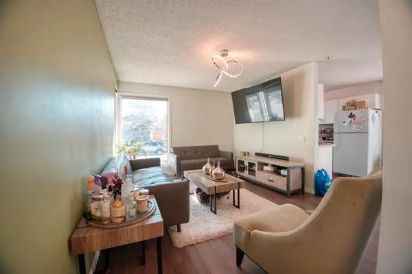 Calgary, AB T3J 1Y9,95 Castleridge Close NE