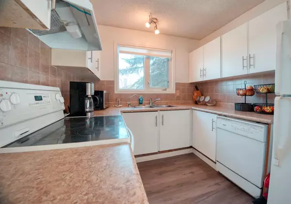 Calgary, AB T3J 1Y9,95 Castleridge Close NE