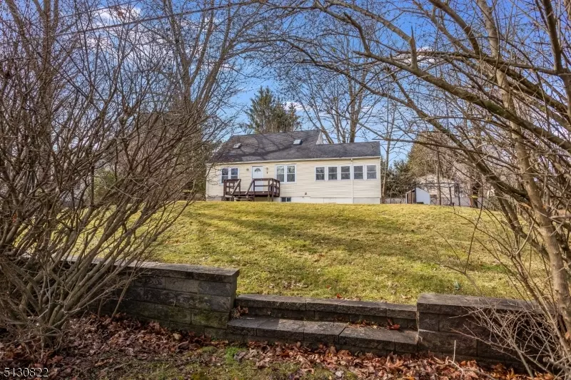 7 Levitan Ln, Mendham Twp., NJ 07945