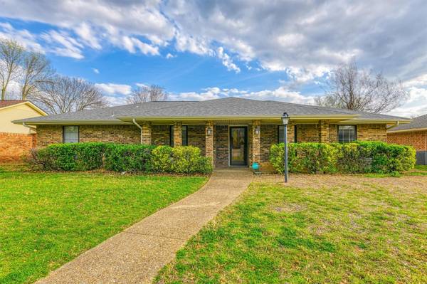 310 Meadowlark Lane, Duncanville, TX 75137