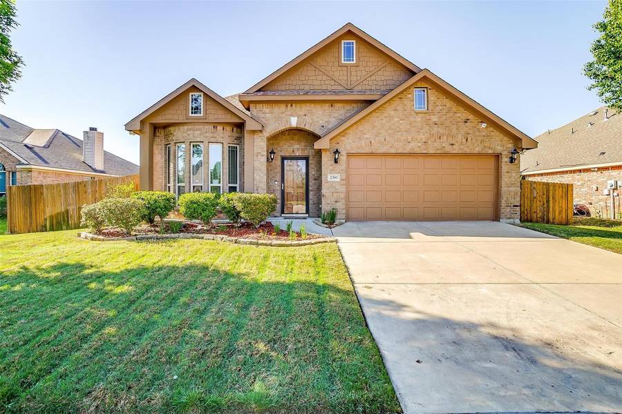 2303 Clark Trail, Grand Prairie, TX 75052