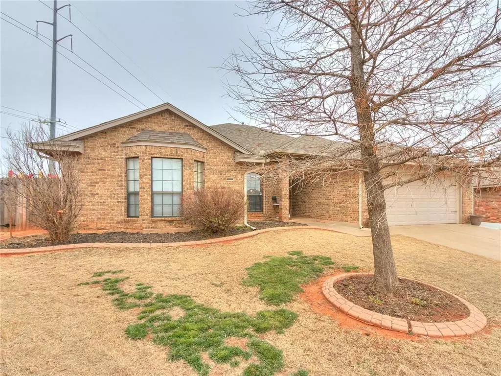 Edmond, OK 73013,16432 Village Common Drive