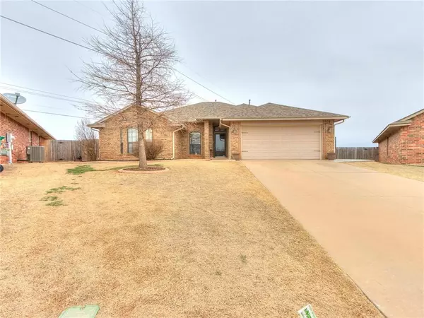 Edmond, OK 73013,16432 Village Common Drive