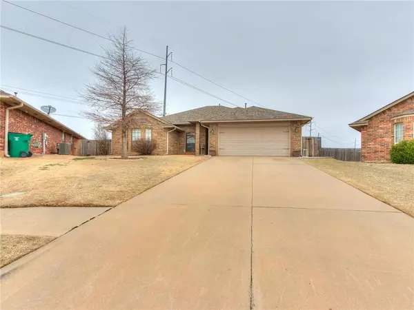 Edmond, OK 73013,16432 Village Common Drive