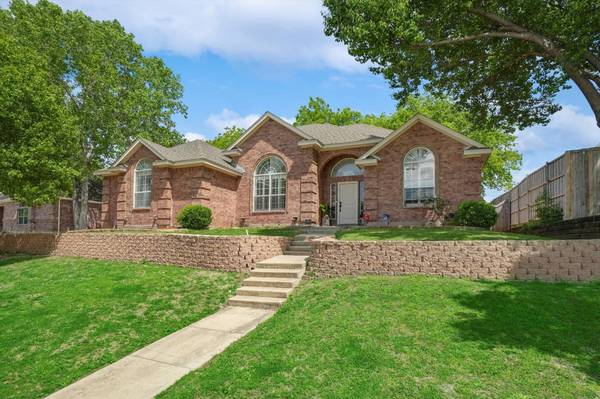 1108 Wishing Well Court, Cedar Hill, TX 75104