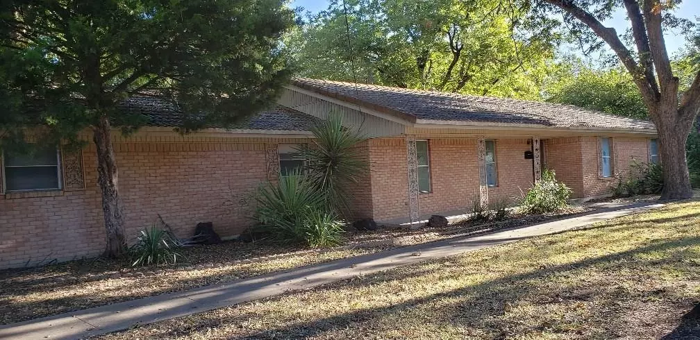 1001 E Elm Street, Hillsboro, TX 76645