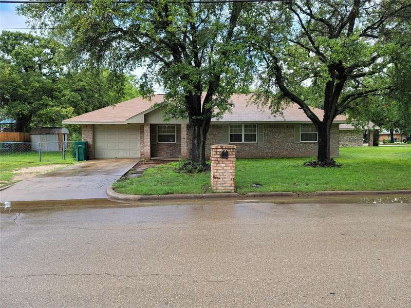 904 E Craven Avenue, Lacy Lakeview, TX 76705