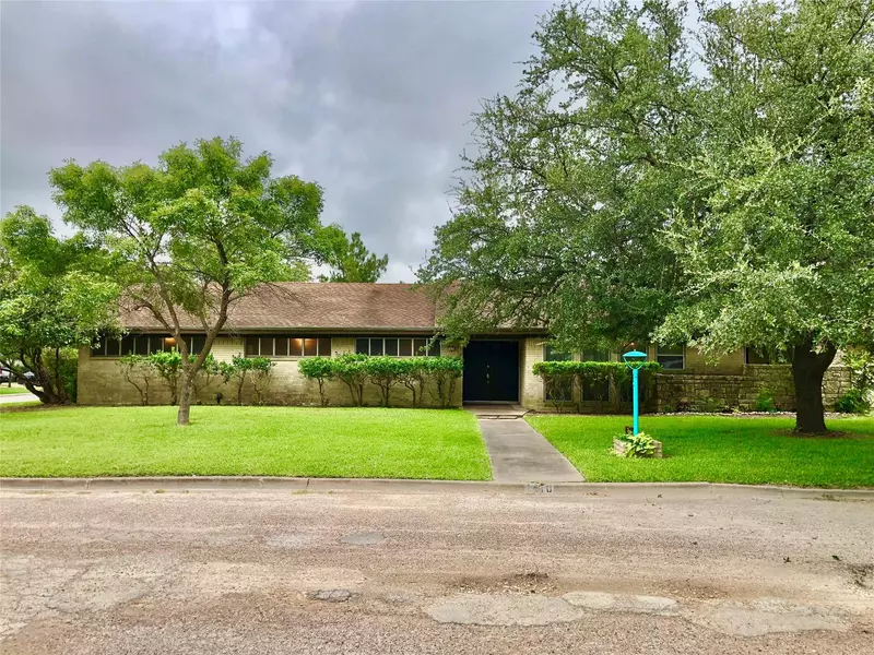 1410 Hummingbird Drive, Hillsboro, TX 76645