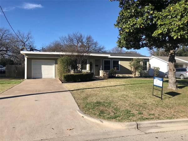 207 Country Club Road, Hillsboro, TX 76645