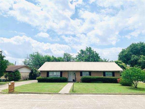 1408 Hummingbird Drive, Hillsboro, TX 76645