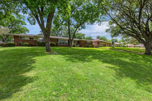 320 Carr, Hillsboro, TX 76645