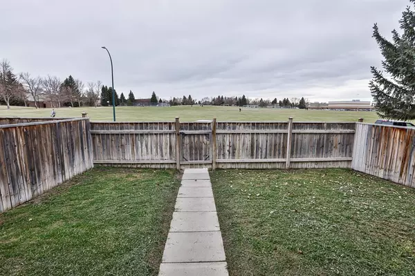 Lethbridge, AB T1H 4V6,1915 18 AVE N #20