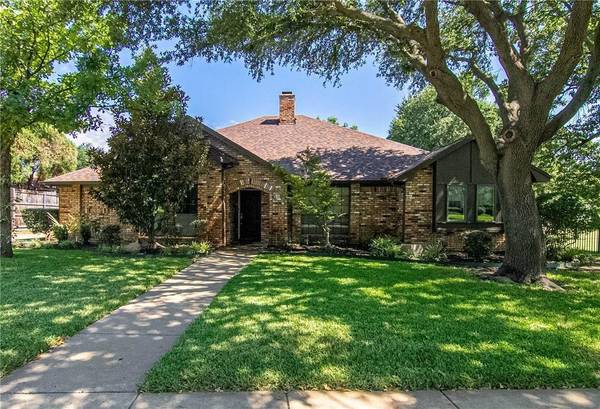 512 Heneretta Drive, Hurst, TX 76054