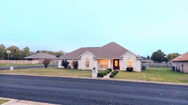 100 Westwood Court, Bonham, TX 75418