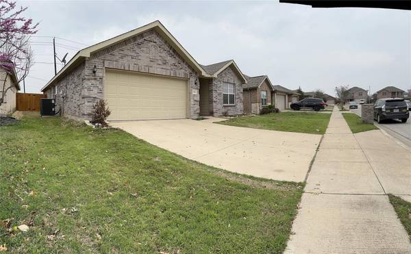 10541 Rising Knoll Lane, Fort Worth, TX 76131