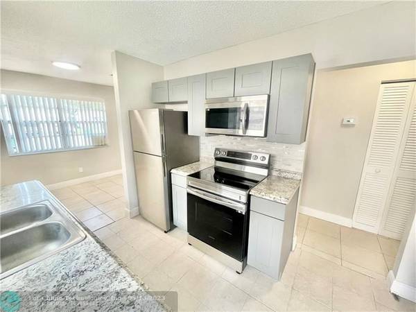 37 NW 6th Ave, Dania Beach, FL 33004