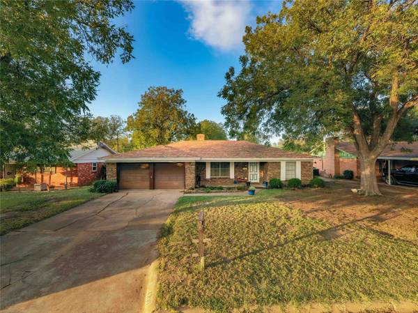 1310 Cypress Street, Breckenridge, TX 76424