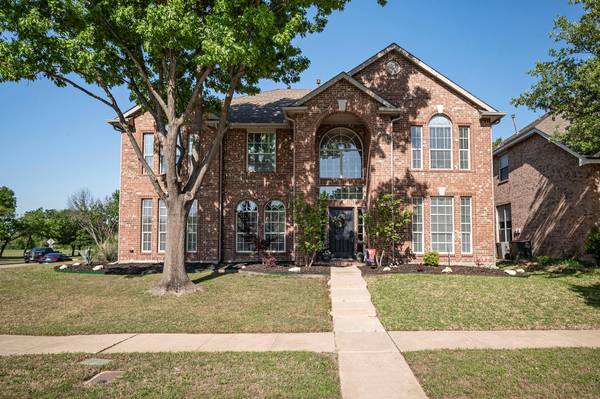 8301 Greylock Drive, Fort Worth, TX 76137