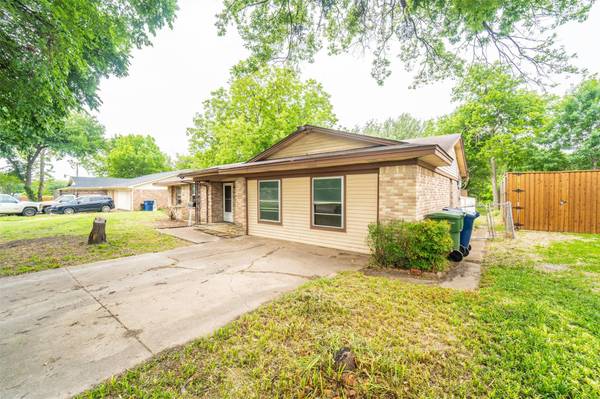 718 Moonlight Drive, Garland, TX 75040