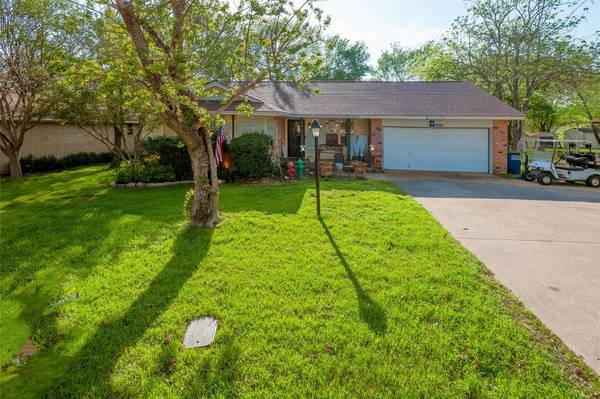 105 S Hillside Street, Red Oak, TX 75154