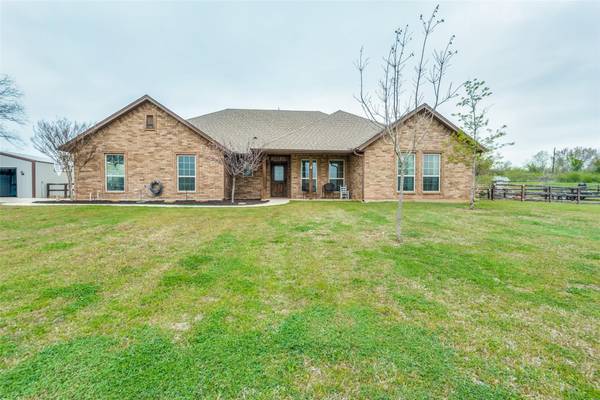 104 S Casey Court,  Springtown,  TX 76082